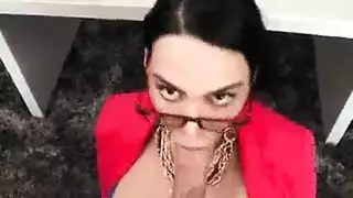 استاذ مع ام طالب