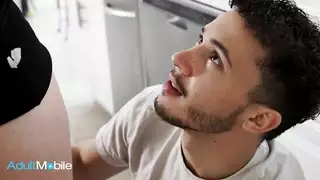 سكس مثير يمص للمرة طيزها