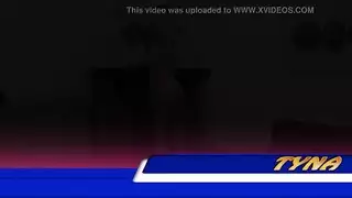 شقي قنبلة شقراء مطيع لديها الثلاثي بين الأعراق مع والدها وصديقته