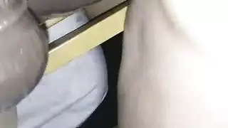 فتاة مراهقة تأخذ حصة قضيب إباحي