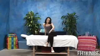 ساحرة شقراء تخون صديقها مع أفضل صديق في جلسة قهوة جنسية حارة