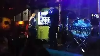 مهرجان الجنس الحيواني في الحديقة: كلاب شابات وأعضاء ذكورية للكائنات