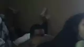 قضيب صناعي ينيك هذه المهبلات المبللة