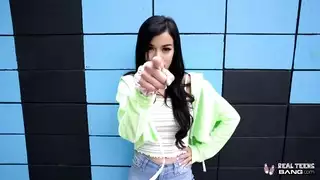 ينيك خادمت الفندق مقابل المال