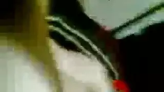 قضيب الحصان في الداخل بعمق في جماع حيواني