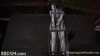 ثعلبة الصحراء في فعل شرجي قاسي متطرف