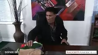 قنبلة شقراء تكشف كل شيء في تصوير بورنو صريح