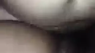 عربية ناضجة تأخذ قضيبين في جنس جماعي
