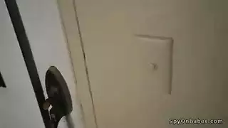 تجسس ع اختة في حمام