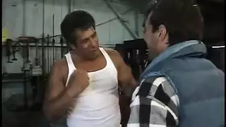 مهر صغير يركب النساء في مشهد حيواني إباحي صارخ
