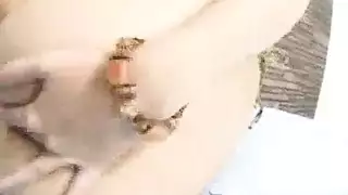 عاهرات عربيات وروسيات تتنافسن في جنس عنيف ونهاية بالقذف الداخلي