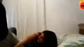 إباحية الجنس مع الحيوانات: عصابة رجال يضربون حمارة راغبة