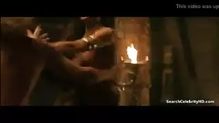 ينيك سحاقيتين و يستمتع معهما باحلى انوثة و لذة