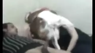 سكس عربي صريح: قذف داخل زوجة الجار