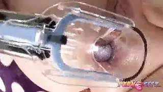 تتناك في طيزها وصاحبتها تأكل بزازها