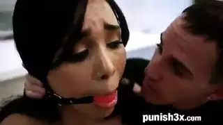حفلة جنس جماعي في صالون مساج شهواني – هزات متعددة مضمونة