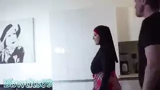محجبة لبنانية تتناك من ألماني