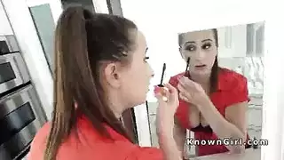 استيلاء كامل على المنزل: جنس صارخ مع صديقته في كل غرفة