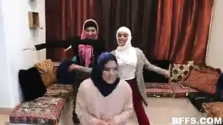 جنس جماعي محموم لمحجبات: رجال متعددون بقضبان سوداء ينتهكون نساء محجبات