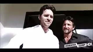 جنس جماعي مع زوجات الأصدقاء جميعهم شقراوات وجميعهم مثارون