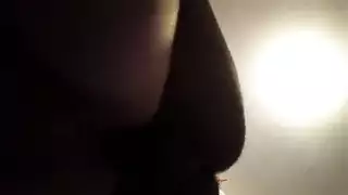لاتينية طيزها كبيرة تتناك بقوة