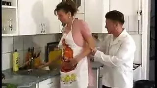 الشيف يحشو فرج حامل بقضيبه