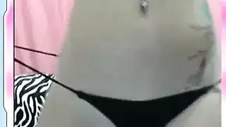 طفله تتناك ويخرج دم