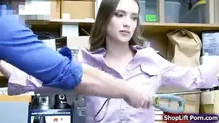 جماع جامح لرجل أمن مع لصّة مراهقة