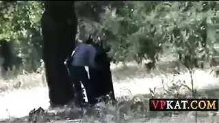 فعل العصا اللزج في الغابة