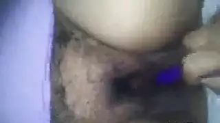 مقابل المال عرض ازياء في مكان عم