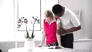 الهنغارية وقحة يعطي كس مشدود حلق بشدة لشريكها ، لركوب قضيبه