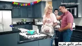 فتيات يرتدون إب اصطناعي وينيكون حبيبتهم