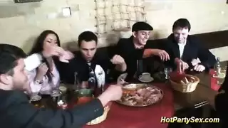  أمارس العادة السرية على أفلام إباحية صريحة حتى قذفت سائلي