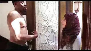 القضيب الأسود الضخم يضرب المهبل المبلل في جبة ساخنة