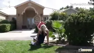 عصابة قذرة تمارس الجنس مع ميلف ممتلئة في سريرها الزوجي