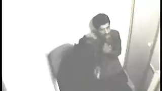 فتاة محجبة تركب قضيبًا صلبًا في لقاء عمل شهي
