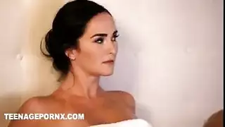 ابن زوجها الممحون ينيكها بقوة