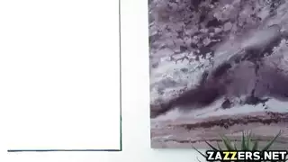 زوج ذو قضيب كبير يمارس الجنس بقوة مع زوجته الصغيرة في فتحتها الضيقة