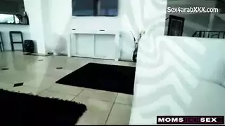 زوجة الأب تغوي ابن زوجها لعمل جنس صعب