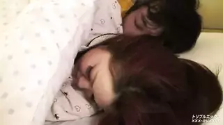 جميلة آسيوية غريبة تتوسل لعمل xxx قاسي