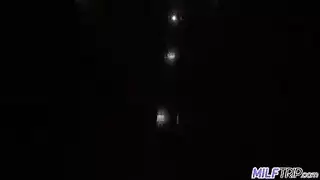 زنجية مثيرة تمص زبر ابيض بعمق وتتناك