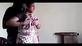 شاب ذو قضيب كبير يضرب امرأة ناضجة محتاجة بقوة