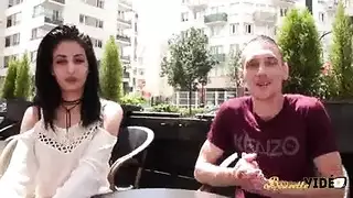 سكس فرنسي: شاب غني يدفع لفتاة ممشوقة مقابل جنس صريح ويصوره