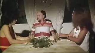 عائلة غزال: فيلم إباحي كلاسيكي بمشاهد جنس ثلاثي محموم