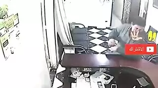 مساعدة طبية محجبة تأخذ نكا سريعا وقاسيا من عشيقها السري