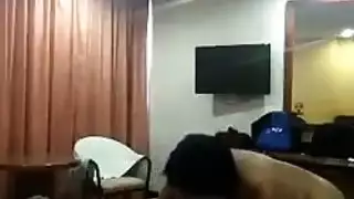 سيدة ناضجة تستمتع بجلسة جنسية صريحة مع عشيقها