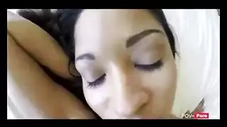 برازيلية كبيرة الصدر تركب قضيب إباحي ضخم