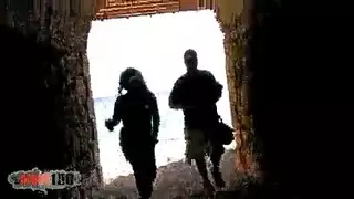 علاقة جنسية جماعية برية: أدوار على عاهرة لاتينية في الغابة