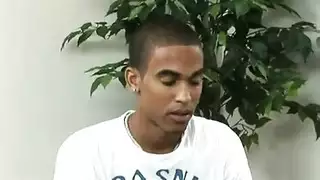مؤخرة كبيرة لامرأة ناضجة تتعرض للضرب بقضيب شاب أسود