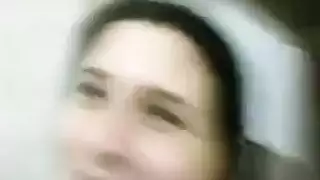  جلسة نيك في شهر العسل: تصوير مهبلها الضيق يتم تدميره